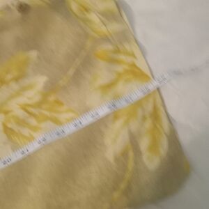 Tommy Bahama mens short sleeve shirt. No pockets. 100% silk. Cream/yellow/brown.